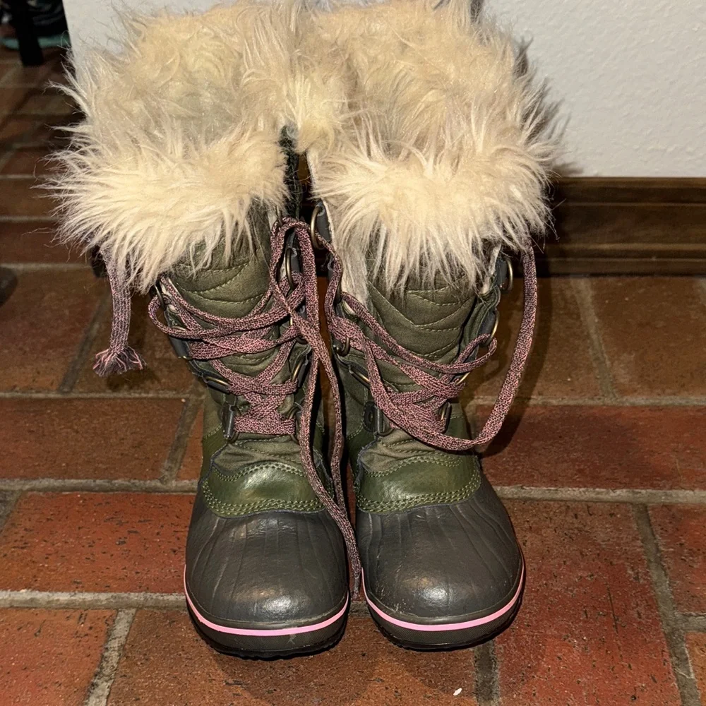 Sorel Olive‎ Fur-Lined Boots